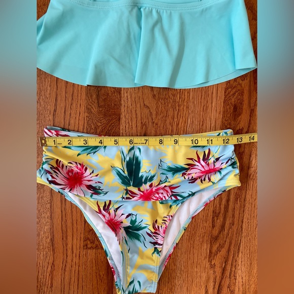 NWOT Floral Ruffled Crisscross Strap Bikini. Small.🌸 - Picture 12 of 16